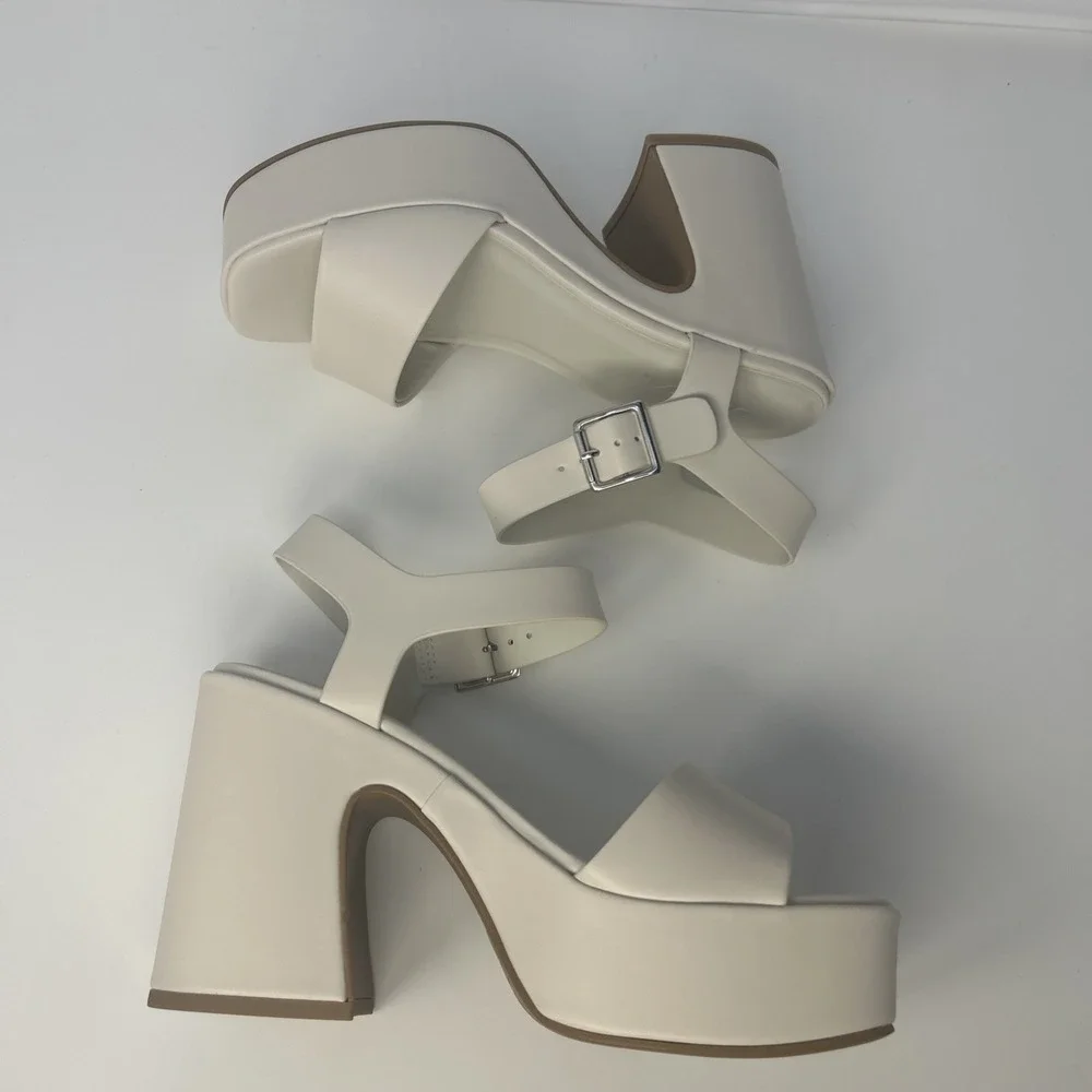 Soda Launch Women's Platform Sandals Square Toe Chunky Heel Off White Size 7 NIB